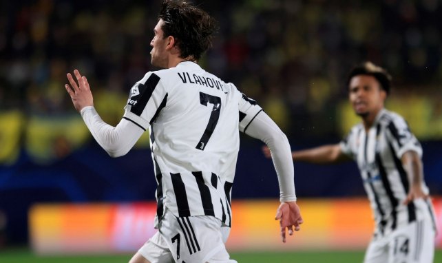 Dusan Vlahovic festeja su gol con la Juventus en el feudo del Villarreal