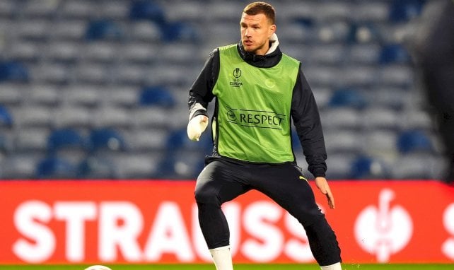 Edin Dzeko puede cambiar de aires