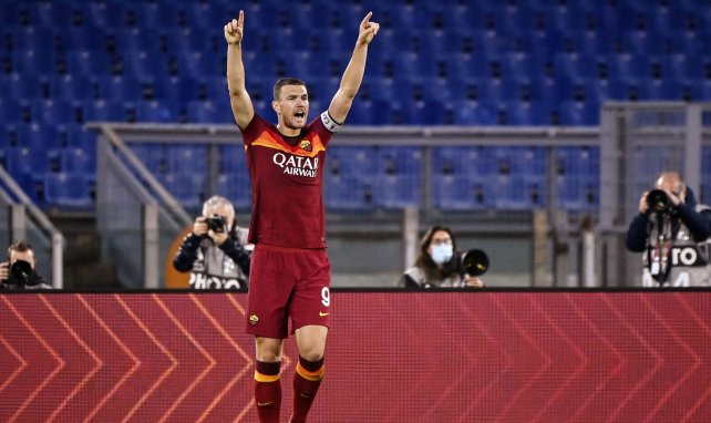 Edin Dzeko celebra un gol con la AS Roma