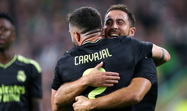 Eden Hazard se abraza con Dani Carvajal