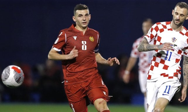 Eduard Spertsyan jugando para la selección de Armenia