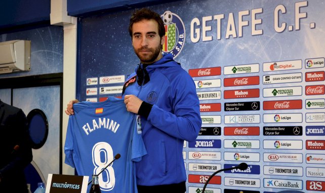 Mathieu Flamini posa con la camiseta del Getafe