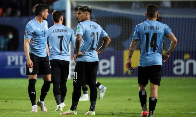 Jugadores de Uruguay en un encuentro de eliminatorias para el Mundial de Catar