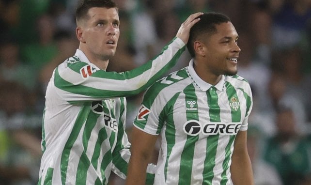 Vitor Roque con el Real Betis