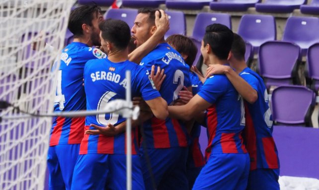 Los jugadores del Eibar celebran un gol