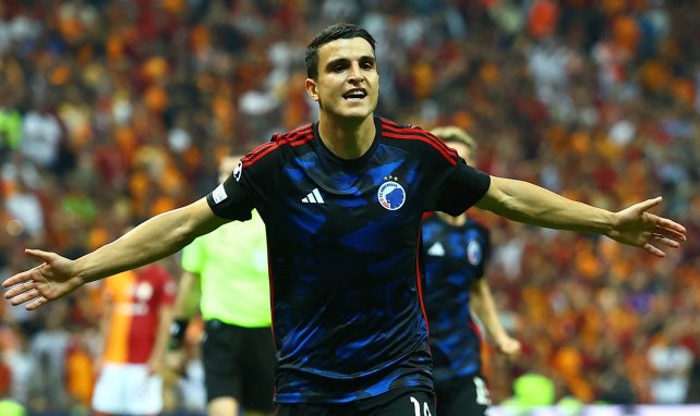 Elyounoussi celebra un gol ante el Galatasaray