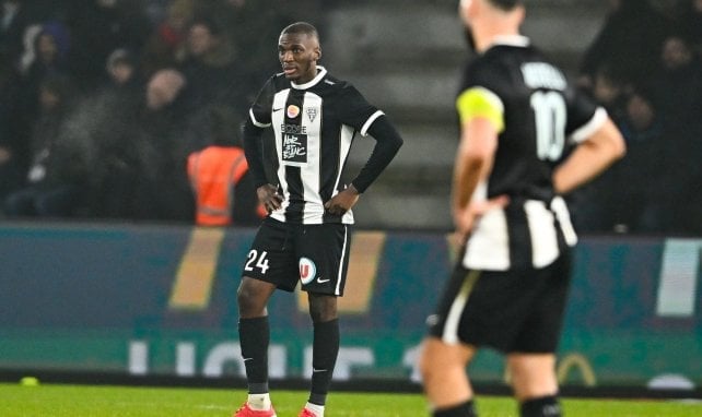 Emmanuel Biumla con el Angers