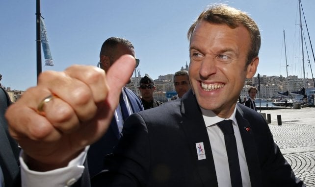 Emmanuel Macron en una visita a Marsella