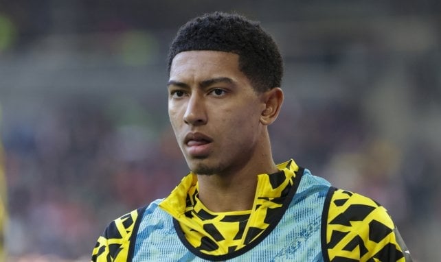 Jobe Bellingham con el peto del BVB