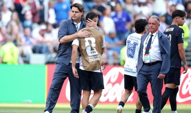 Mauricio Pochettino tiende su mano
