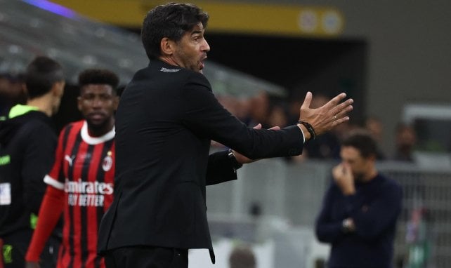 Paulo Fonseca dirigiendo al AC Milan