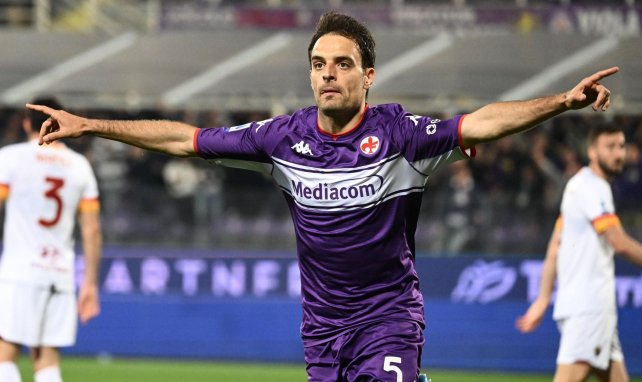 Giacomo Bonaventura festeja un gol con los colores de la Fiorentina