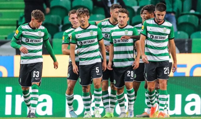 Jugadores del Sporting de Portugal celebrando un gol