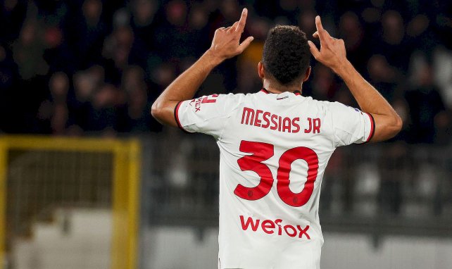 Junior Messias festeja con el AC Milan
