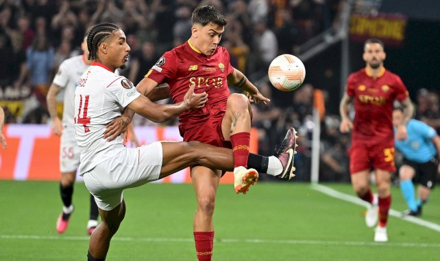 Loïc Badé con el Sevilla.