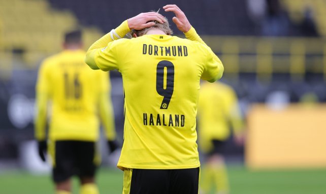 Erling Haaland luce los colores del Borussia Dortmund