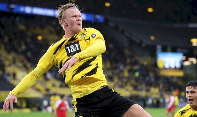 Erling Haaland celebra una diana con la elástica del Borussia Dortmund