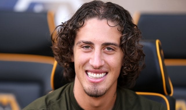 Fábio Silva en el banquillo.