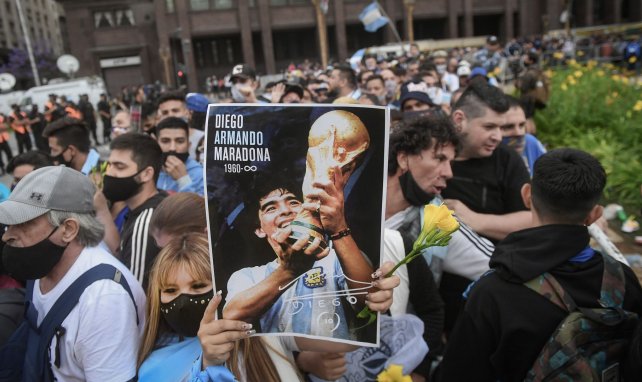Seguidores de Argentina en el homenaje a Diego Maradona