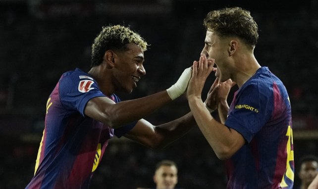 Liga | Un FC Barcelona coral supera la prueba del Elche