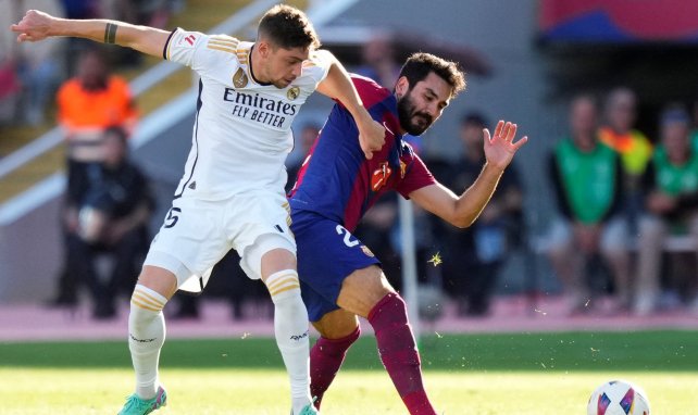 Ilkay Gündogan pelea por el cuero con Fede Valverde