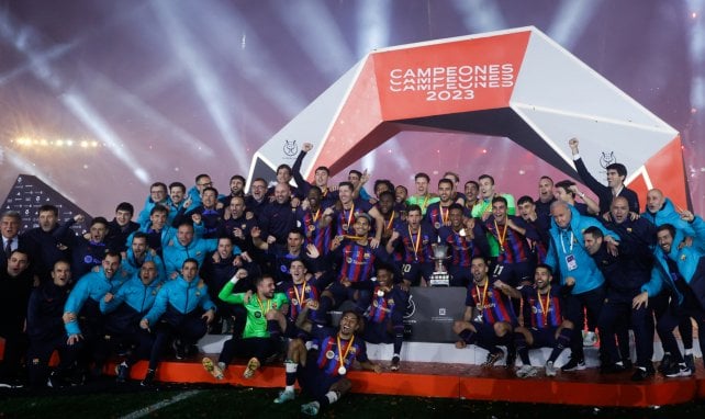 El FC Barcelona celebrando la Supercopa de España