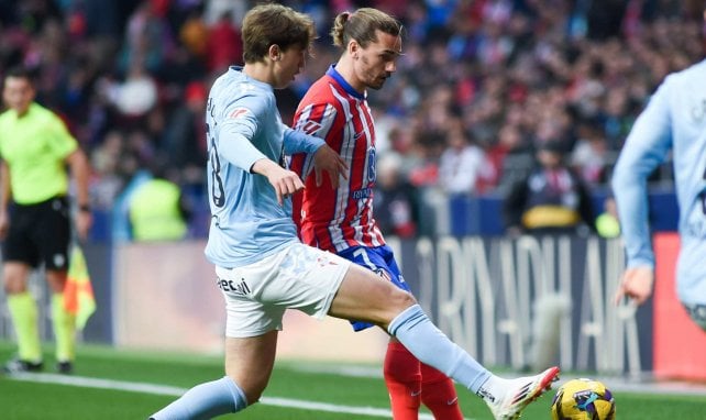 Fer López, junto a Antoine Griezmann