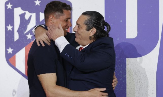 Fernando Torres junto a Paulo Futre