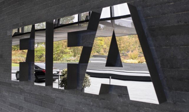 Contratos de jugadores, fechas de mercados de fichajes… la decisión de la FIFA
