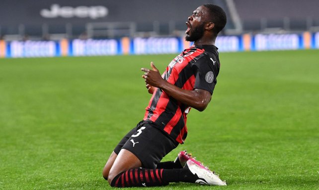 Fikayo Tomori celebra un gol