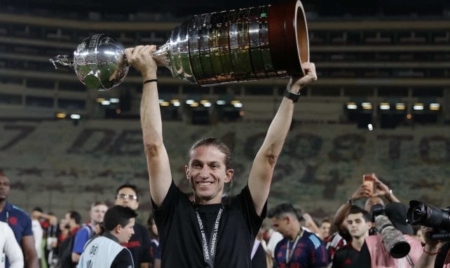 Filipe Luis busca equipo en Europa