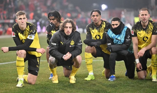 El Borussia Dortmund reacciona a la marcha de Aarón Anselmino