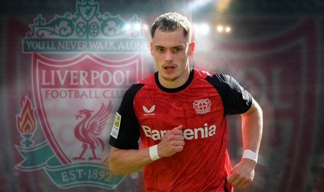 Florian Wirtz con el escudo del Liverpool.