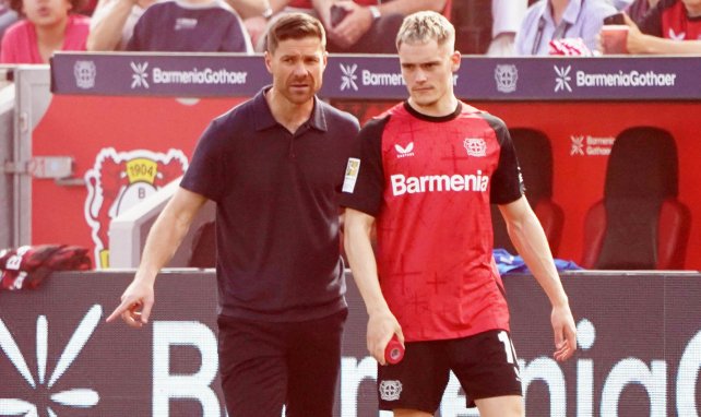 Florian Wirtz y Xabi Alonso