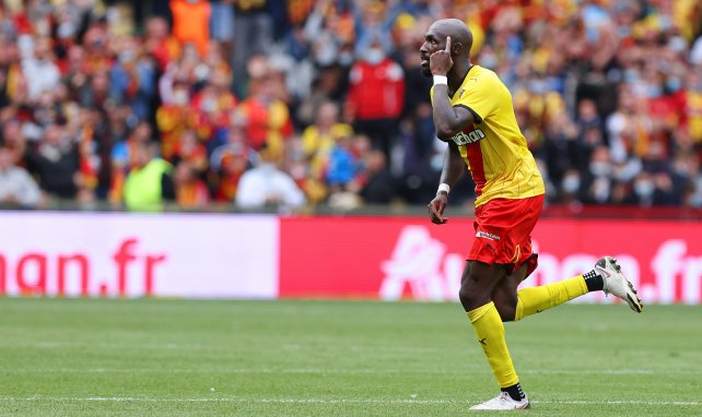 Seko Fofana celebra un gol