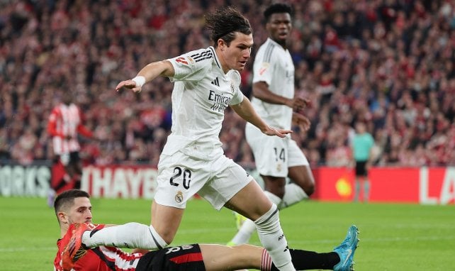 Fran García coriendo la banda con el Real Madrid