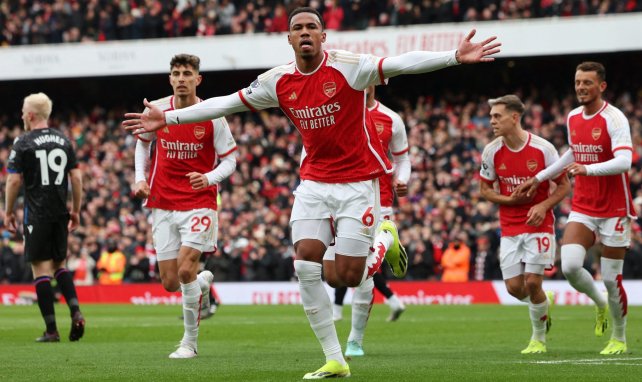 Gabriel celebra con el Arsenal
