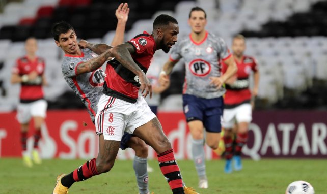 Gerson, durante un choque con el Flamengo