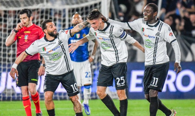 Los jugadores del Spezia celebran un gol