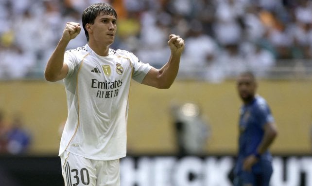 Gonzalo García celebrando un gol