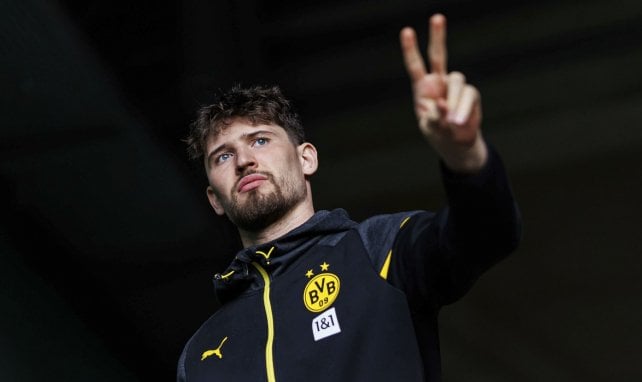 Gregor Kobel con el Borussia Dortmund