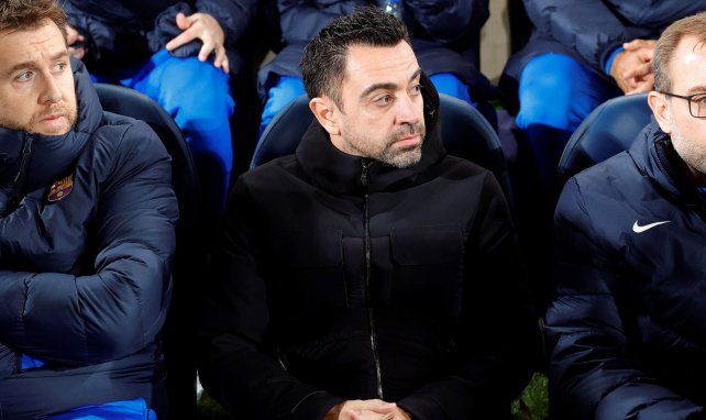 Xavi Hernández, en el banquillo durante un choque del FC Barcelona