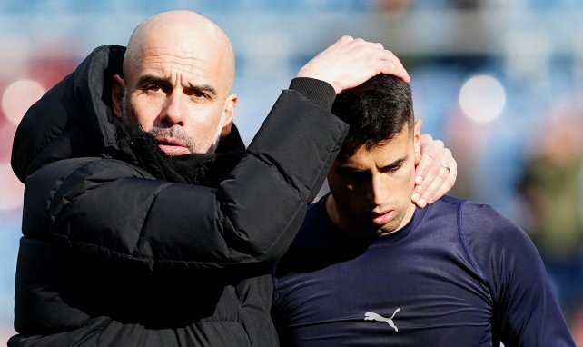 Pep Guardiola y Joao Cancelo