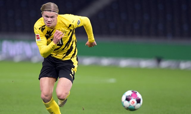 Erling Haaland corriendo en un partido del Borussia Dortmund