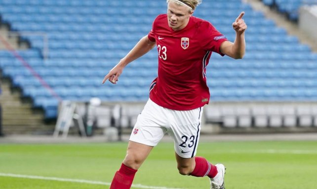 Erling Haaland celebra un gol con Noruega
