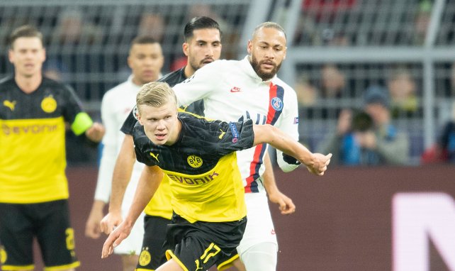 Erling Haaland frente a Neymar en un partido de Champions League