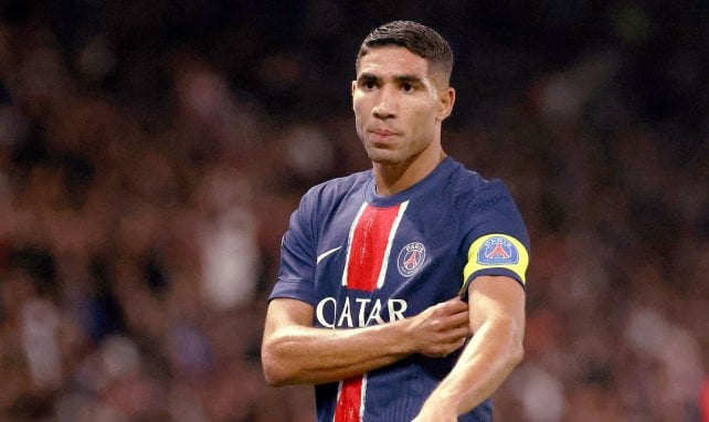 Achraf Hakimi con el brazalete del PSG