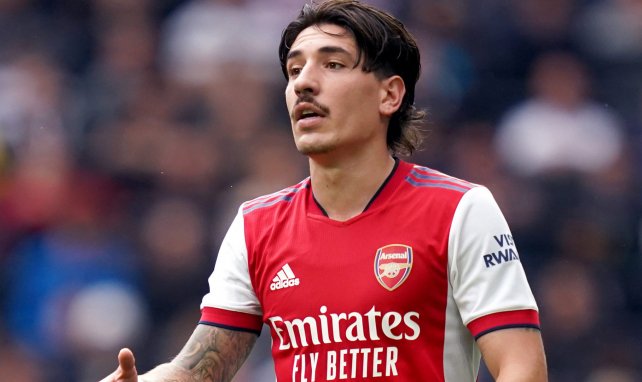 Héctor Bellerín con la camiseta del Arsenal