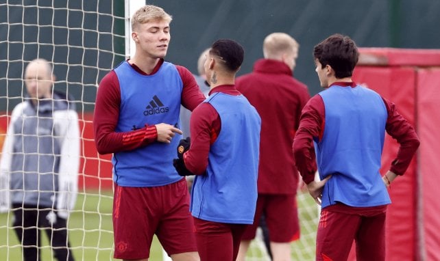 Rasmus Hojlund y Antony en un entrenamiento del MU