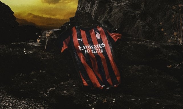 La camiseta del AC Milan.